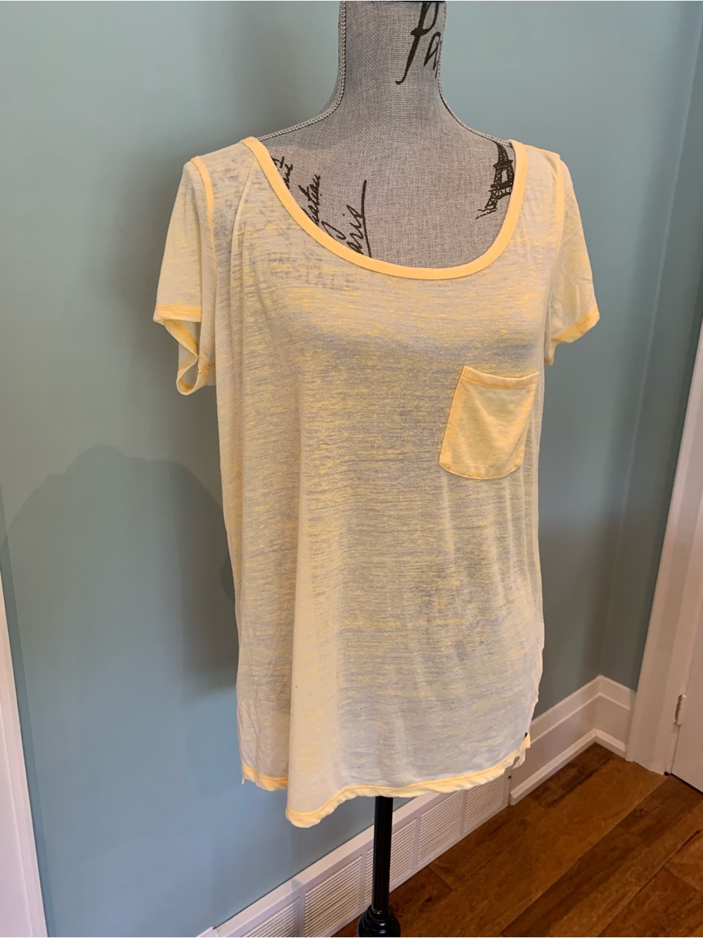 American Eagle Outfitters Light Yellow Scoop Pocket Tee - Women